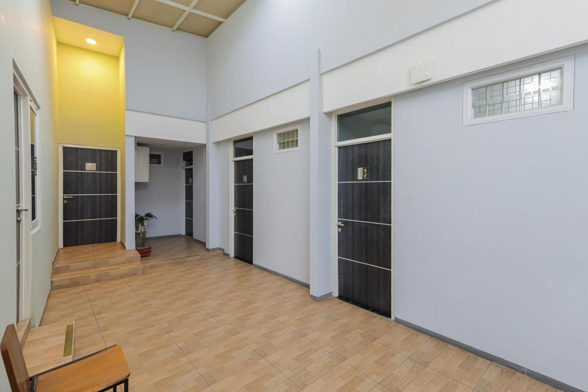 OYO 90931 Swun Stay Guest House&Coworking Space Malang Exterior foto