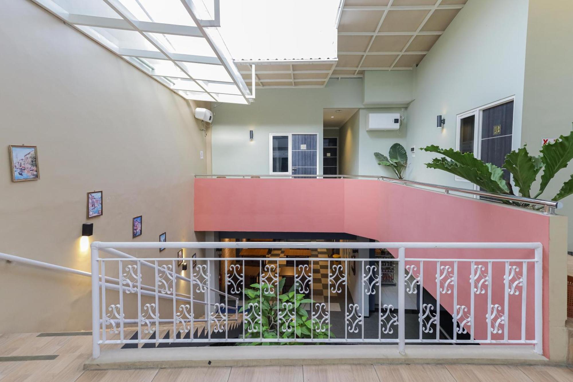 OYO 90931 Swun Stay Guest House&Coworking Space Malang Exterior foto
