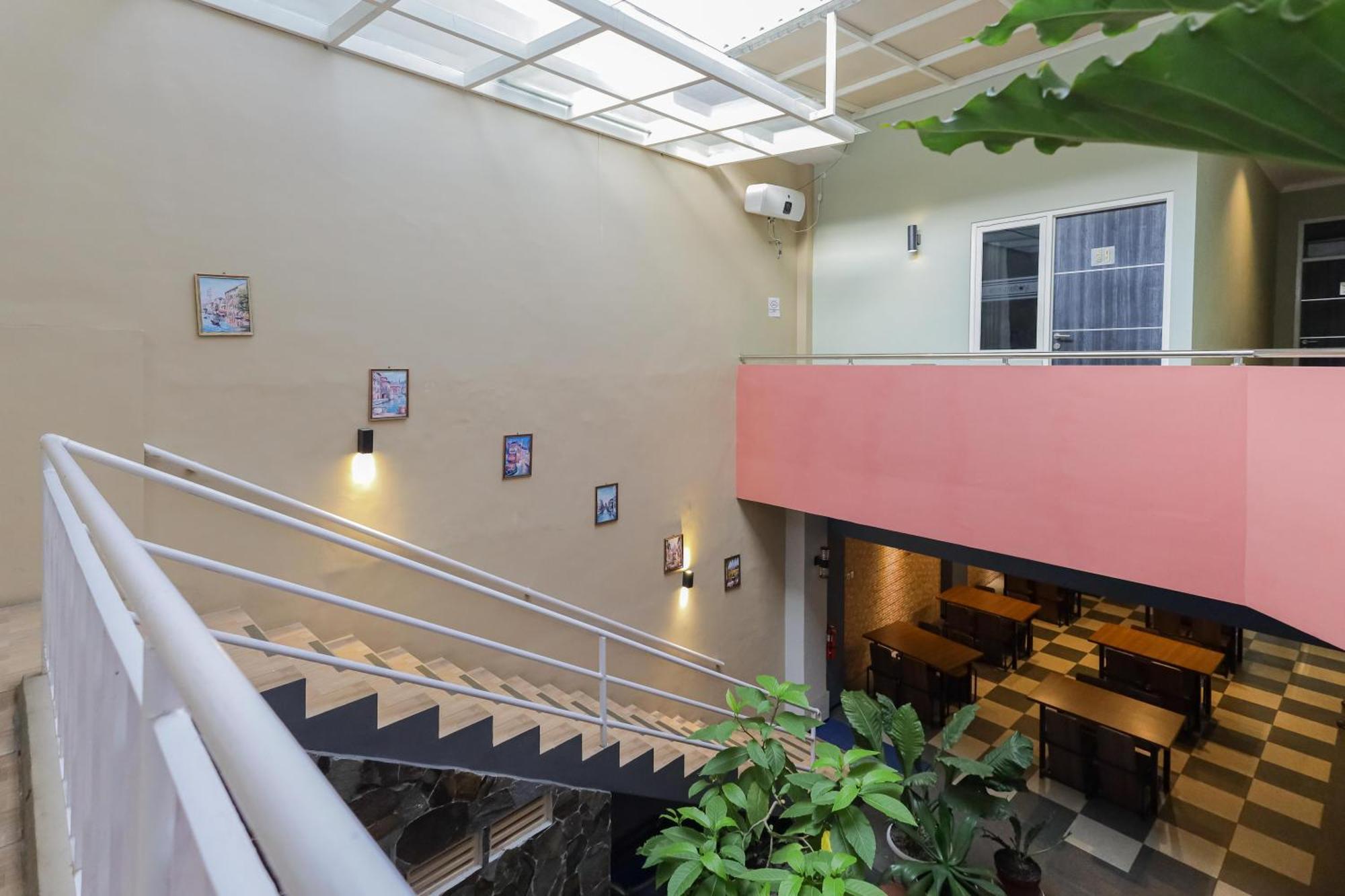 OYO 90931 Swun Stay Guest House&Coworking Space Malang Exterior foto